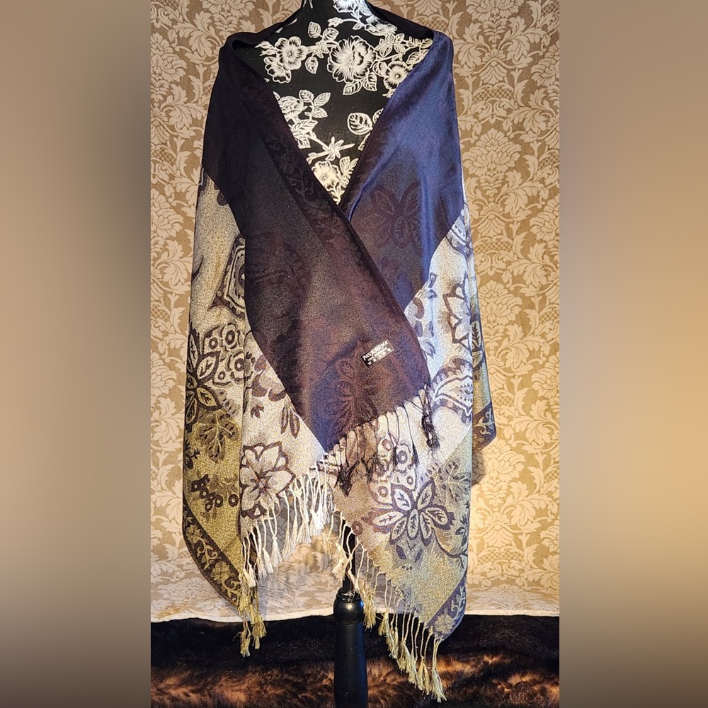 Pashmina Wrap in Black and Gold
